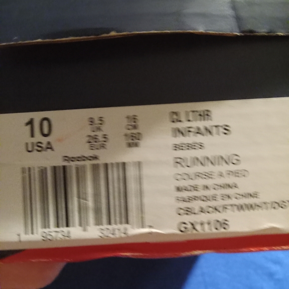 Kids size 10 Reebook shoes $15 - Picture 2 of 8